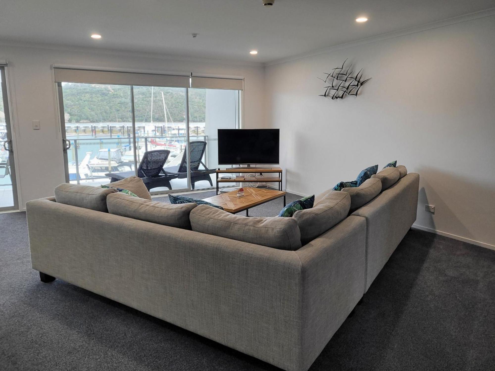 Marina Park Apartments Уитианга Екстериор снимка